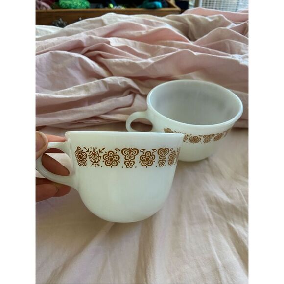 Mid Century Vintage Pyrex White Milk Glass Butterfly Gold Coffee Tea Cup / Mug S - Picture 1 of 2